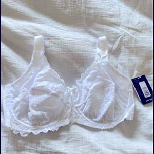 Deesse Underwire Lace Bras 38DDD. One NWT,one NWOT. Smoke free,very clean home.